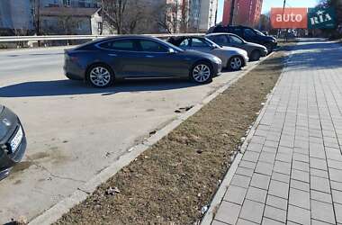Лифтбек Tesla Model S 2014 в 