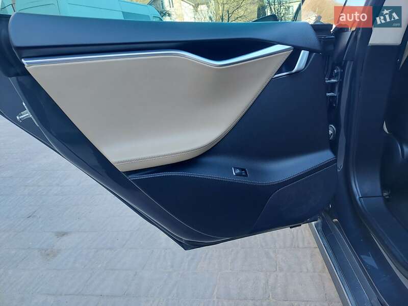 Лифтбек Tesla Model S 2014 в Тернополе фото 29 Лифтбек Tesla Model S 2014 в Тернополе