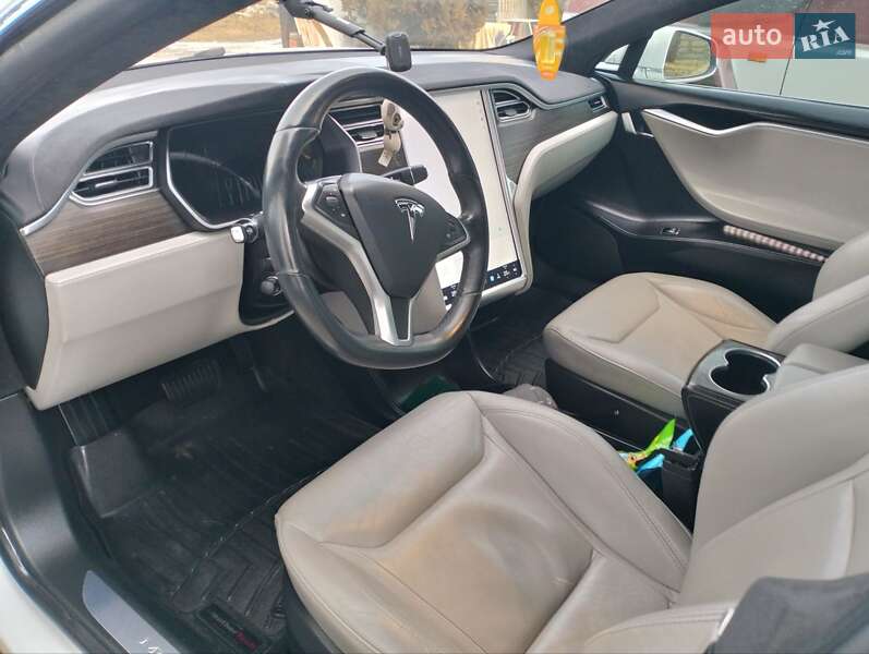 Ліфтбек Tesla Model S 2016 в Чернівцях