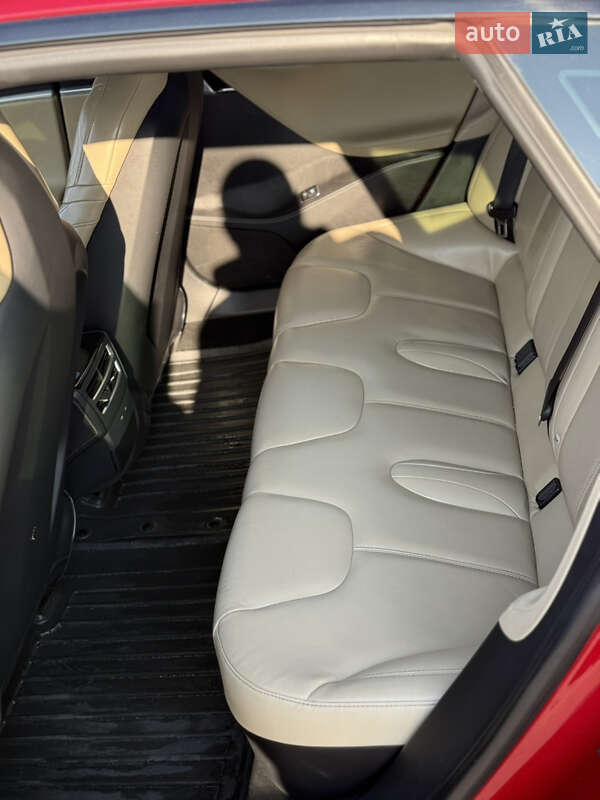 Лифтбек Tesla Model S 2016 в Днепре