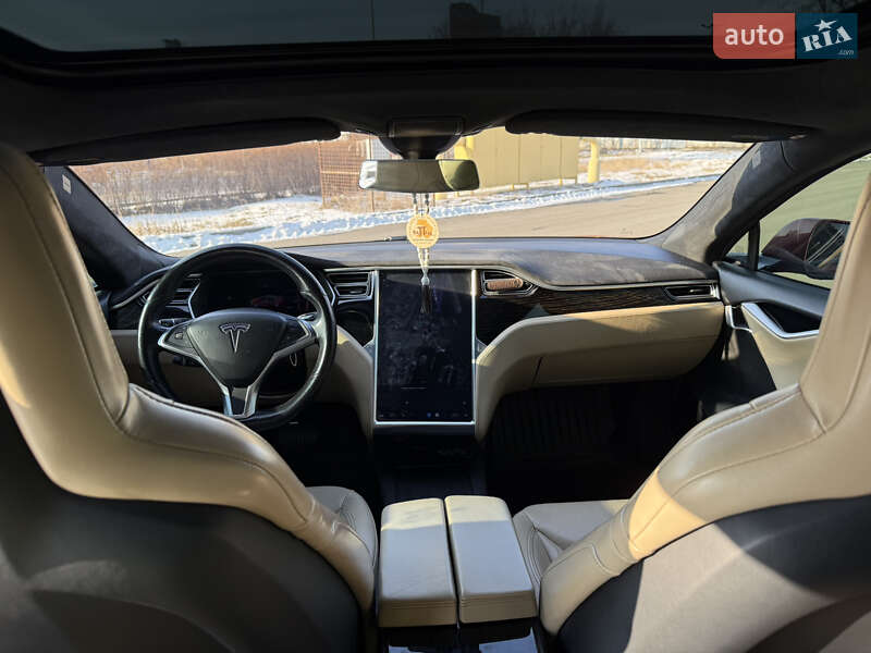 Лифтбек Tesla Model S 2016 в Днепре