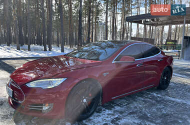 Лифтбек Tesla Model S 2015 в 