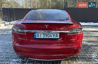 Лифтбек Tesla Model S 2015 в 