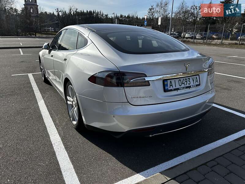 Ліфтбек Tesla Model S 2015 в Рівному