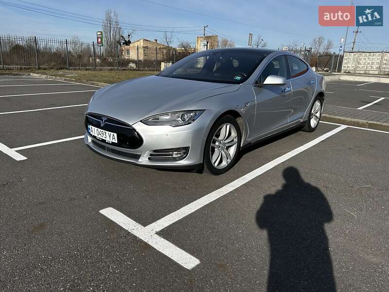 Ліфтбек Tesla Model S 2015 в Рівному