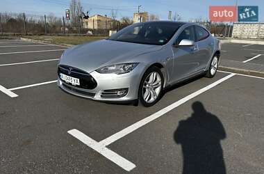 Лифтбек Tesla Model S 2015 в Ровно