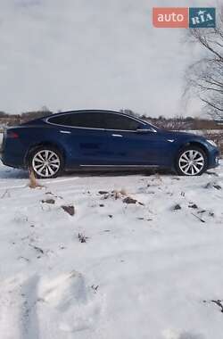 Лифтбек Tesla Model S 2015 в 