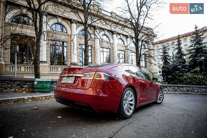Лифтбек Tesla Model S 2016 в Киеве