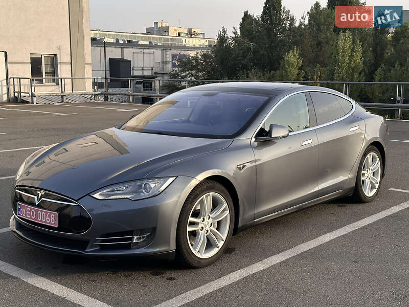 Ліфтбек Tesla Model S 2014 в Києві