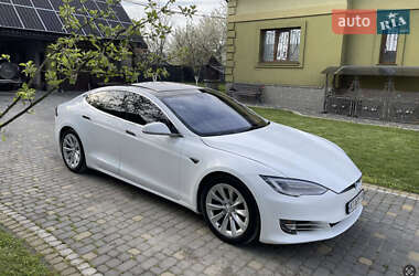 Лифтбек Tesla Model S 2016 в Львове