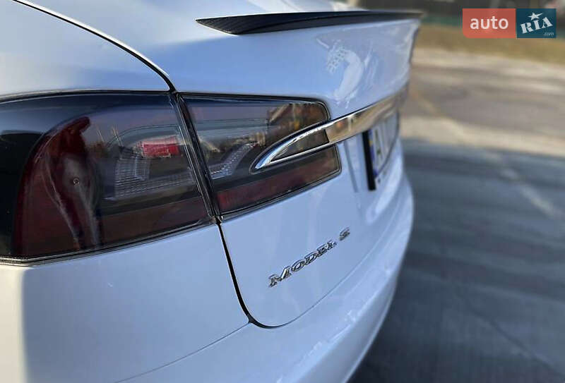 Лифтбек Tesla Model S 2015 в Луцке