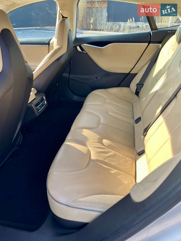 Лифтбек Tesla Model S 2013 в Самборе