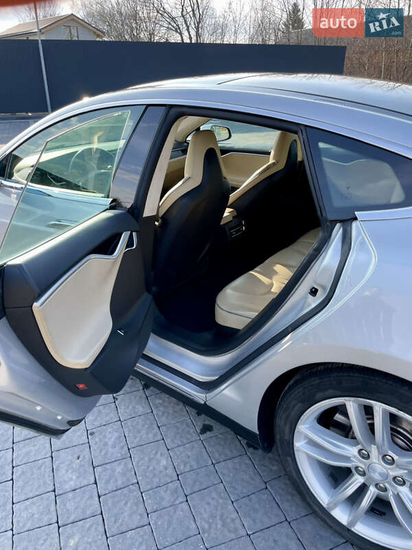 Лифтбек Tesla Model S 2013 в Самборе