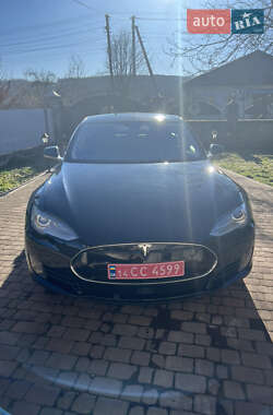 Лифтбек Tesla Model S 2016 в 