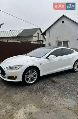 Лифтбек Tesla Model S 2015 в 