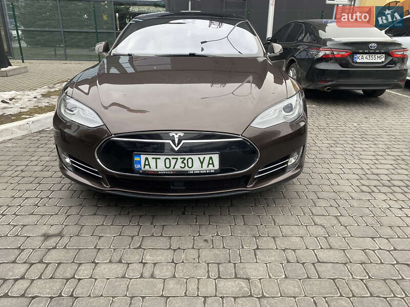 Лифтбек Tesla Model S 2015 в Киеве