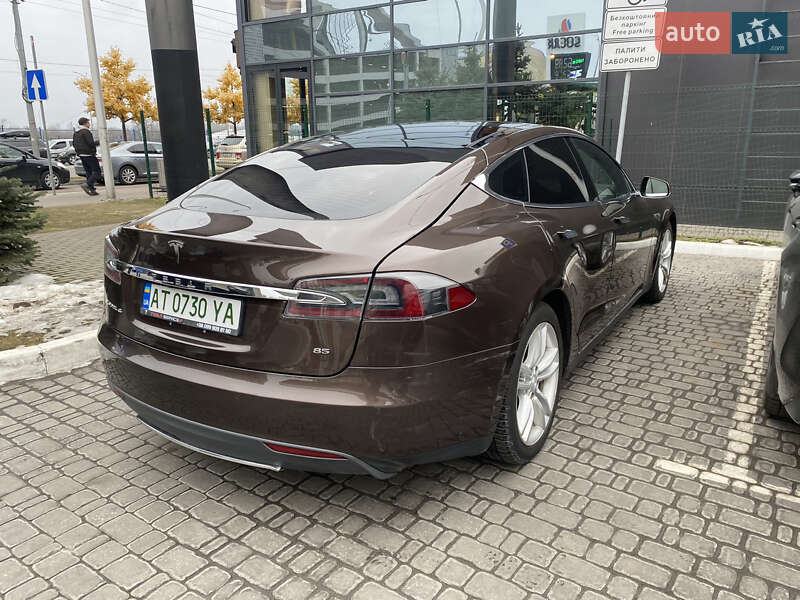 Лифтбек Tesla Model S 2015 в Киеве