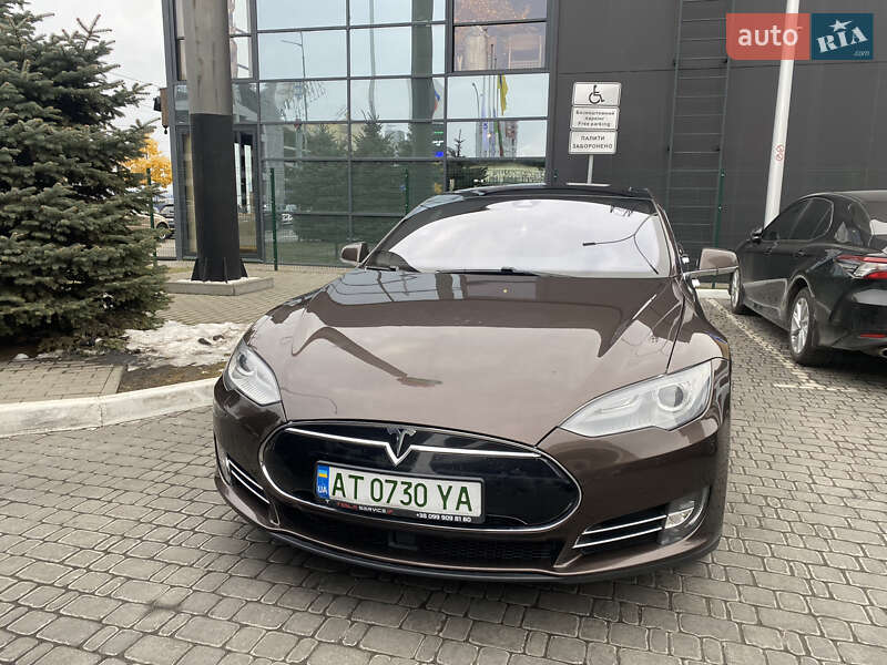 Лифтбек Tesla Model S 2015 в Киеве