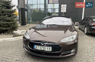Лифтбек Tesla Model S 2015 в 