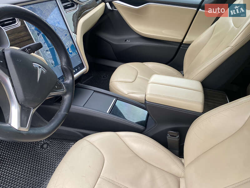 Лифтбек Tesla Model S 2015 в Киеве
