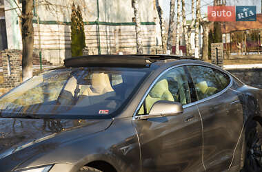 Ліфтбек Tesla Model S 2016 в 