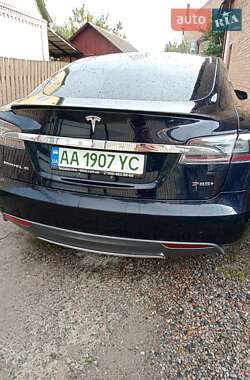 Лифтбек Tesla Model S 2013 в 