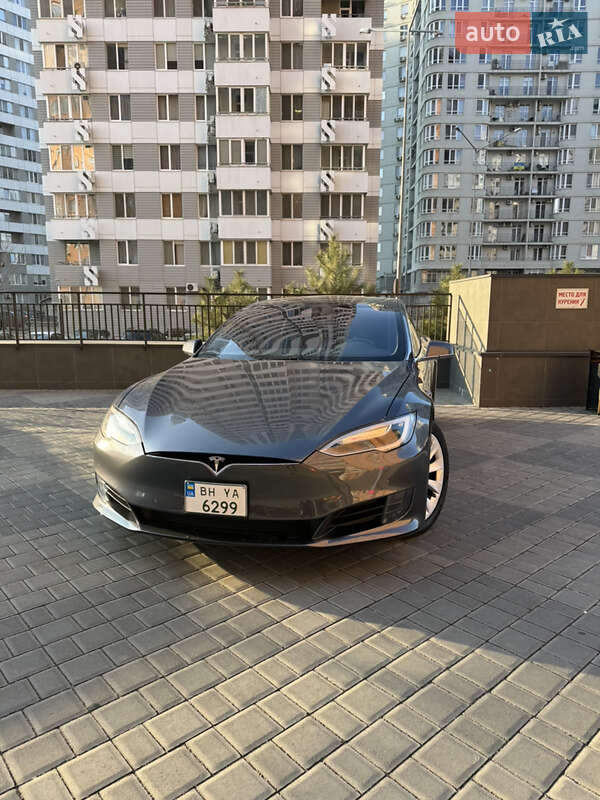 Лифтбек Tesla Model S 2017 в Одессе