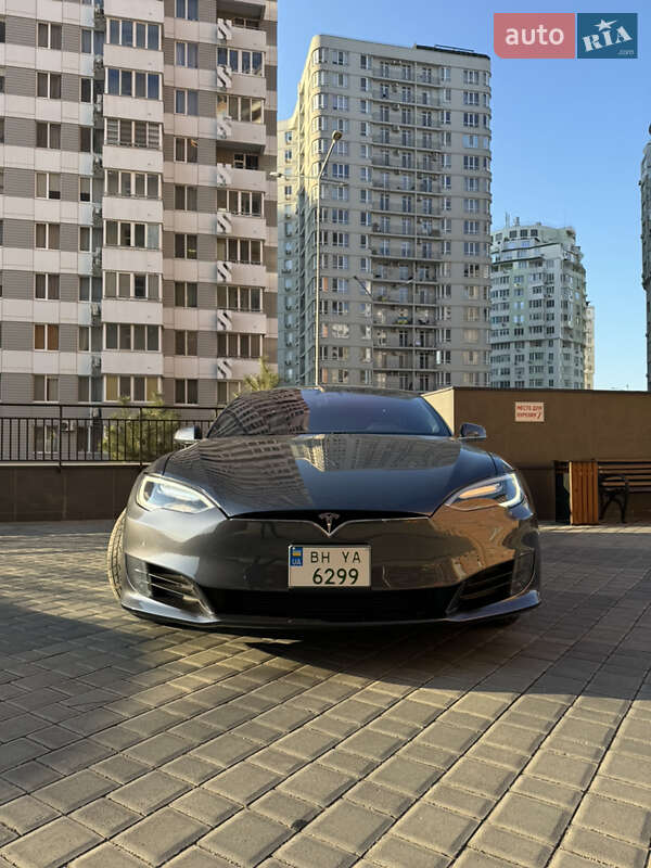 Лифтбек Tesla Model S 2017 в Одессе