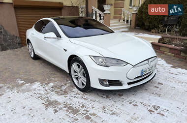 Лифтбек Tesla Model S 2015 в Ровно