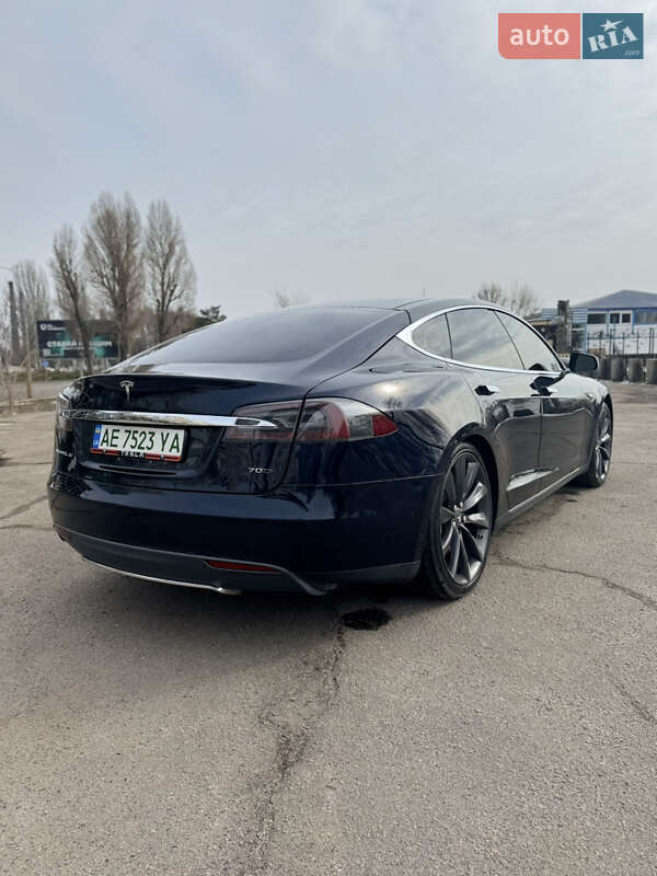 Лифтбек Tesla Model S 2015 в Днепре