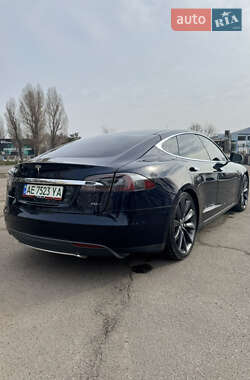 Ліфтбек Tesla Model S 2015 в Дніпрі