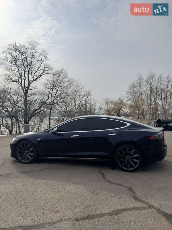 Лифтбек Tesla Model S 2015 в Днепре