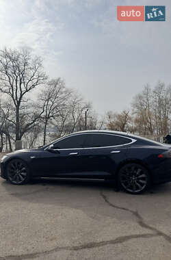 Ліфтбек Tesla Model S 2015 в Дніпрі