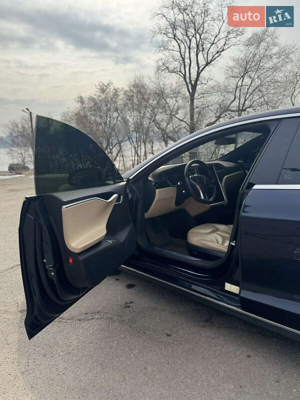 Лифтбек Tesla Model S 2015 в Днепре