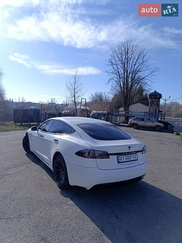 Лифтбек Tesla Model S 2016 в Ивано-Франковске