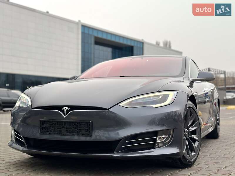 Tesla Model S 2020