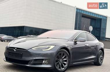 Лифтбек Tesla Model S 2020 в 