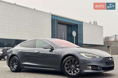 Лифтбек Tesla Model S 2020 в 