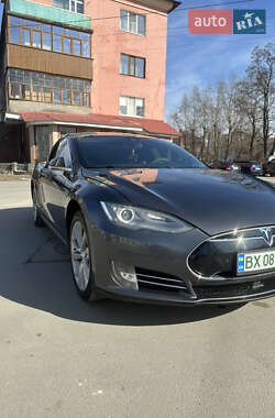 Лифтбек Tesla Model S 2015 в 