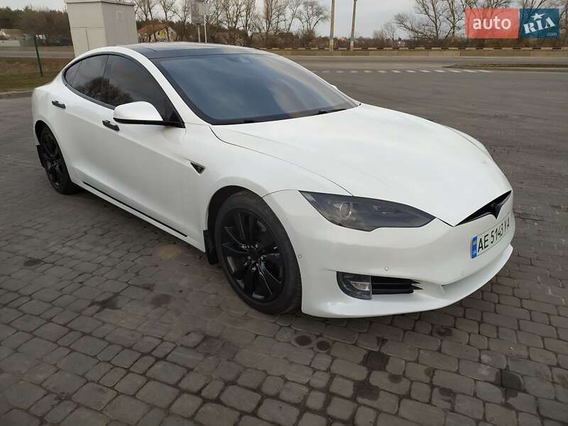 Ліфтбек Tesla Model S 2016 в Кам'янському