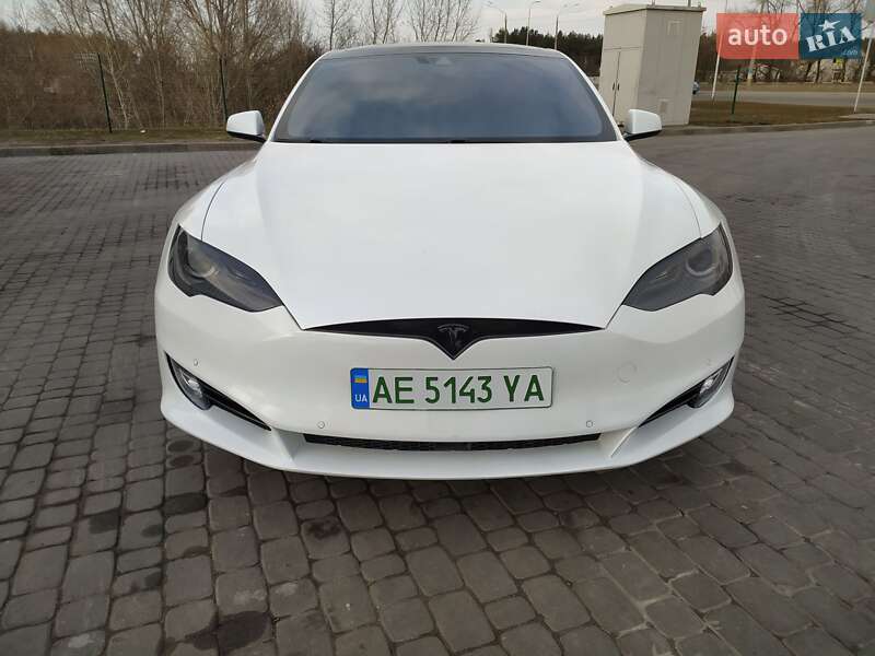 Tesla Model S 2016