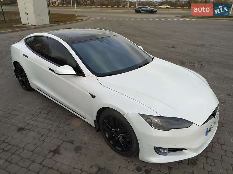 Ліфтбек Tesla Model S 2016 в Кам'янському
