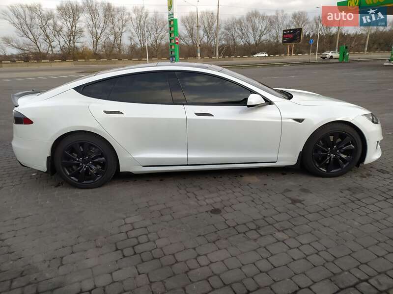 Ліфтбек Tesla Model S 2016 в Кам'янському