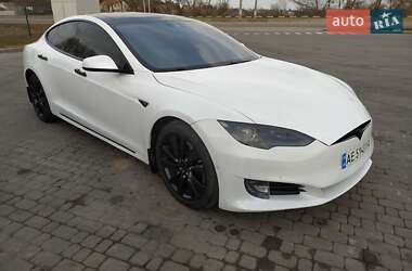 Лифтбек Tesla Model S 2016 в Каменском