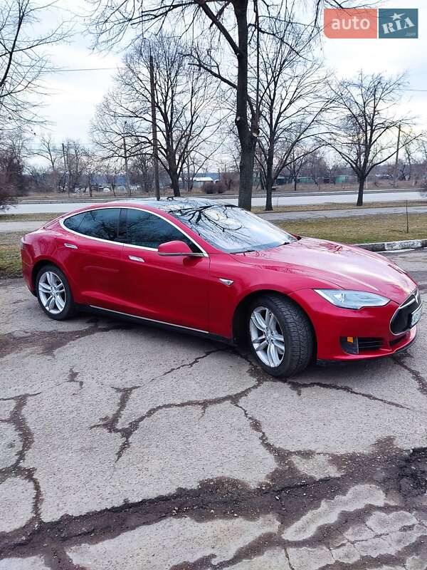 Ліфтбек Tesla Model S 2016 в Запоріжжі