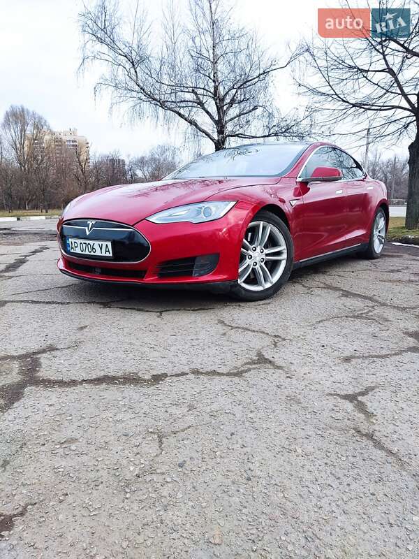 Ліфтбек Tesla Model S 2016 в Запоріжжі