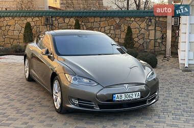 Лифтбек Tesla Model S 2015 в Виннице