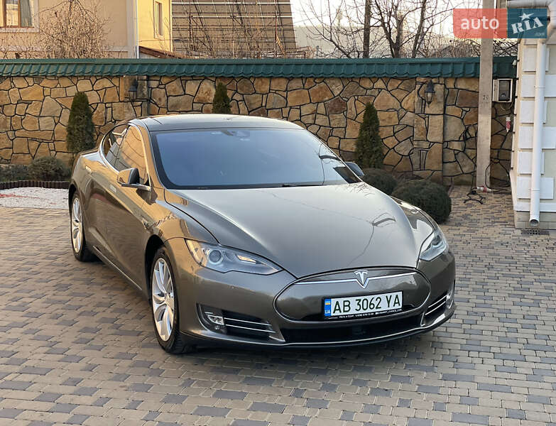 Tesla Model S 2015