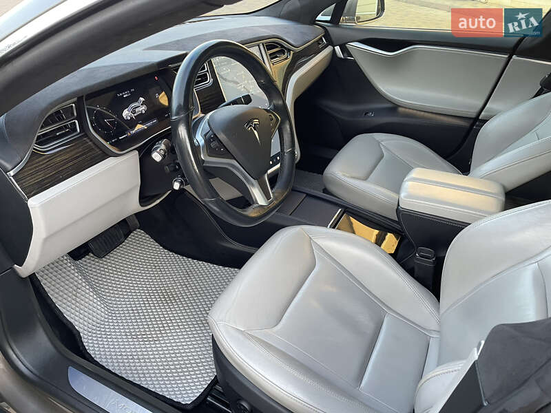 Ліфтбек Tesla Model S 2015 в Вінниці