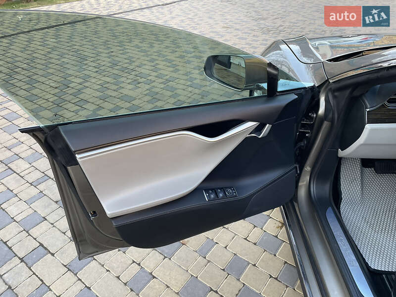 Ліфтбек Tesla Model S 2015 в Вінниці